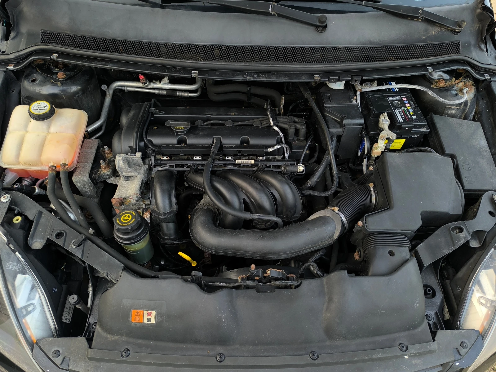 Ford Focus FACE LIFT-1.6i-101кс-КЛИМАТИК-EURO 5 !!!, снимка 16 - Автомобили и джипове - 55894872