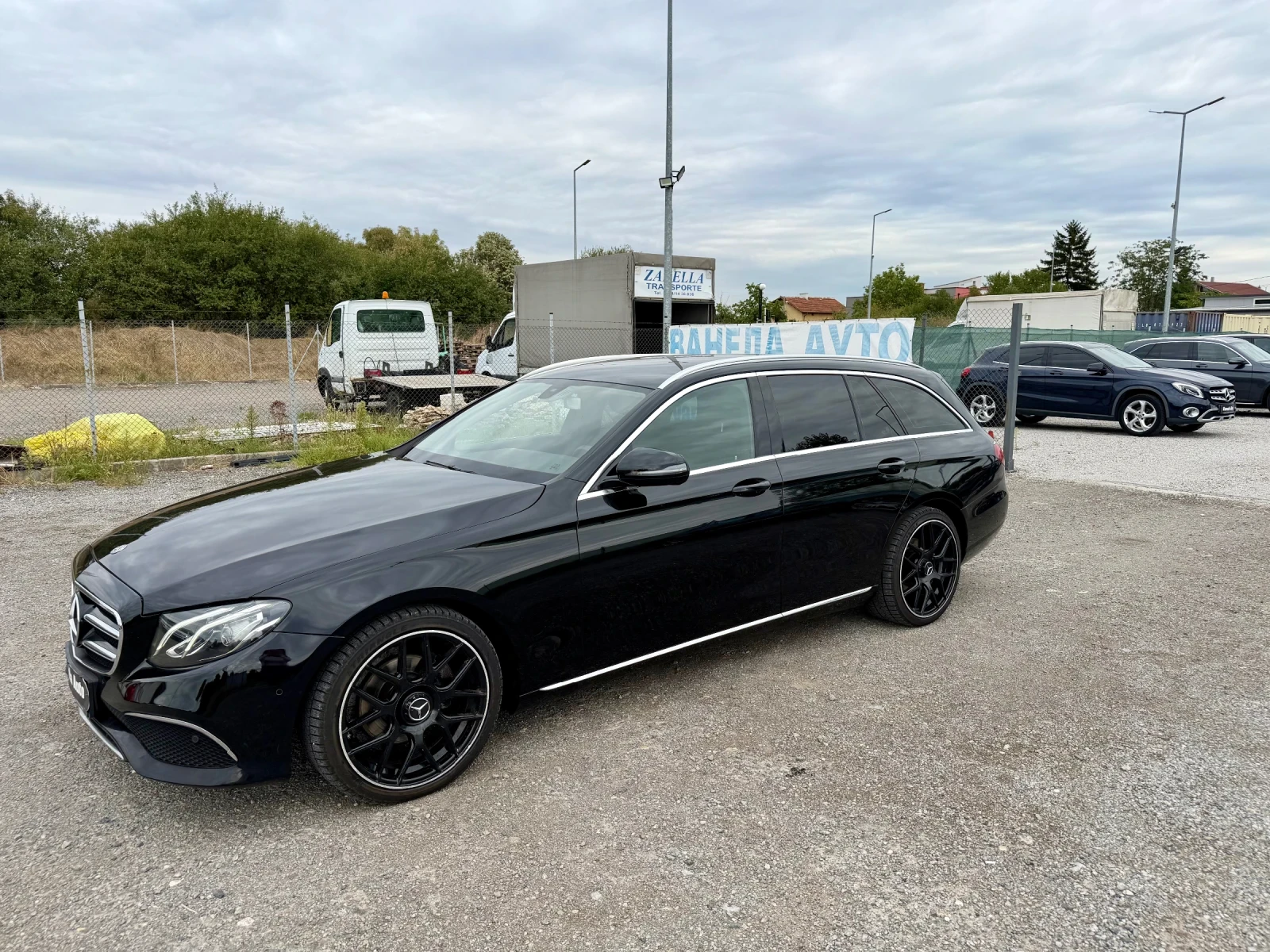 Mercedes-Benz E 220, снимка 4 - Автомобили и джипове - 55896995