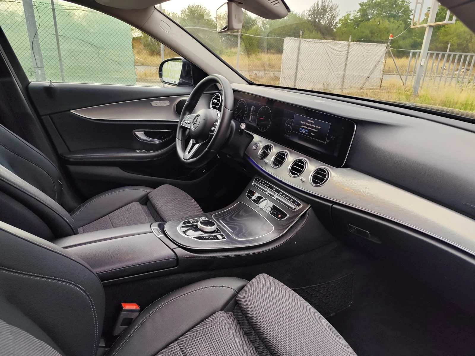 Mercedes-Benz E 220, снимка 8 - Автомобили и джипове - 55896995