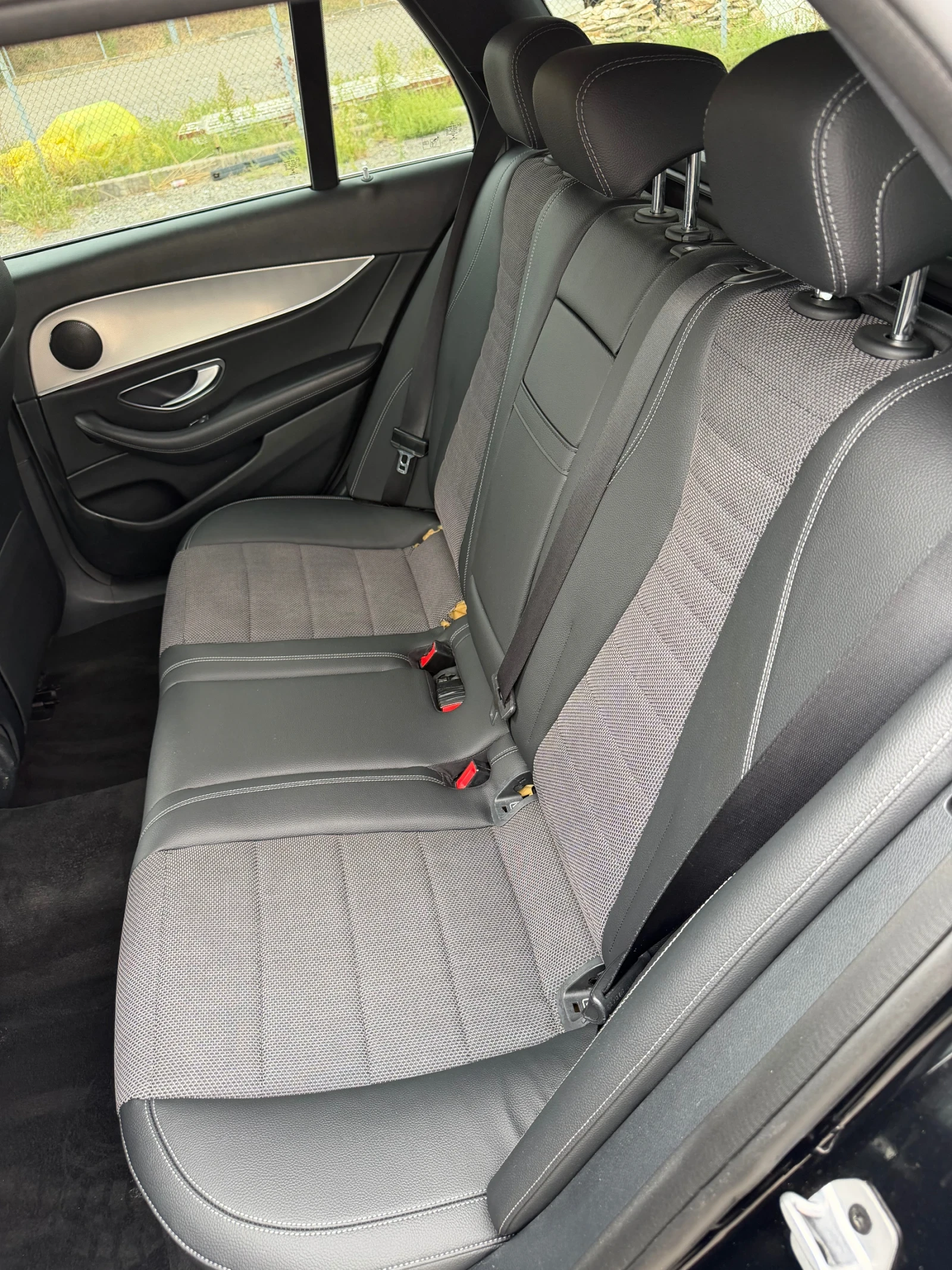 Mercedes-Benz E 220, снимка 9 - Автомобили и джипове - 55896995