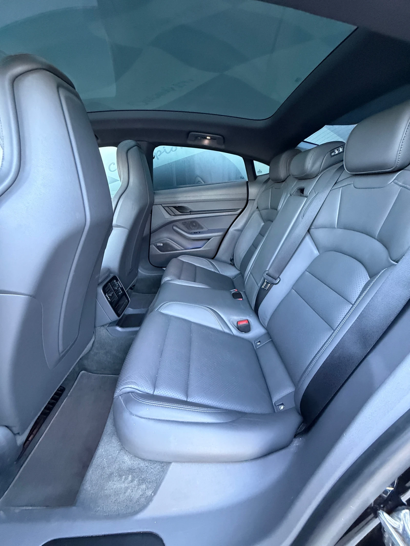 Porsche Taycan 4S, снимка 9 - Автомобили и джипове - 55941626