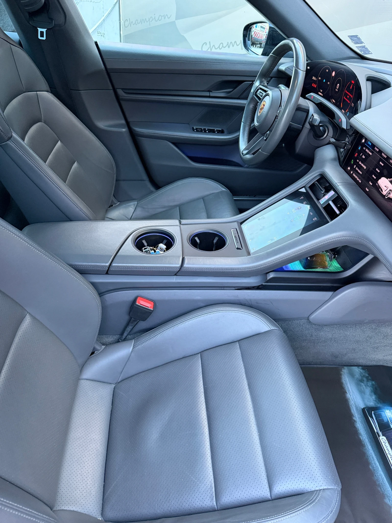 Porsche Taycan 4S, снимка 12 - Автомобили и джипове - 55941626