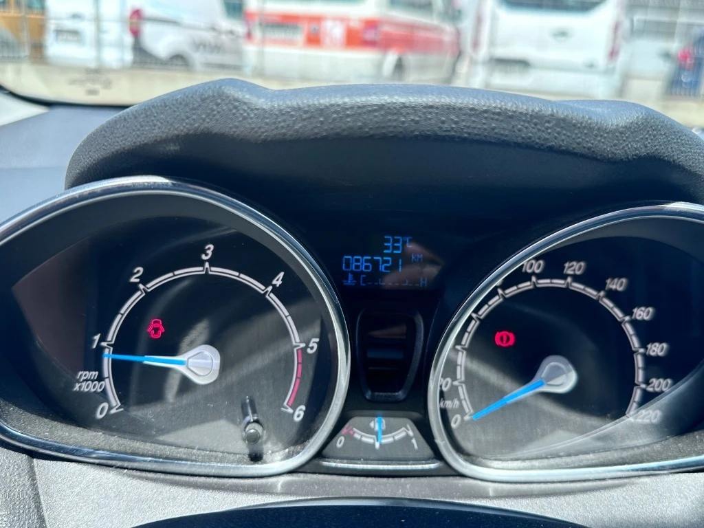 Ford Fiesta, снимка 3 - Автомобили и джипове - 56057635