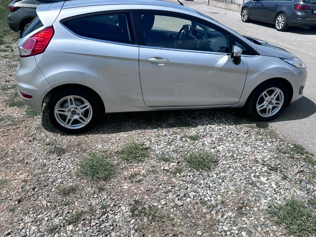 Ford Fiesta, снимка 12 - Автомобили и джипове - 56057635