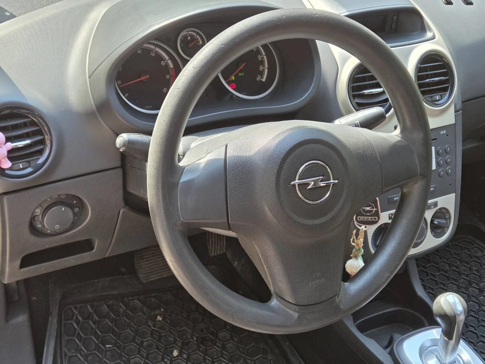Opel Corsa, снимка 5 - Автомобили и джипове - 56059099