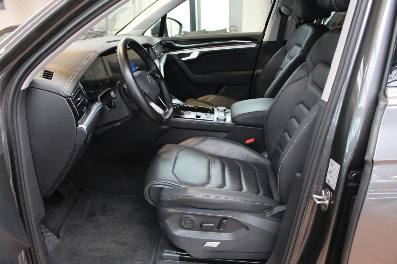 VW Touareg 3.0TDI/231HP/R-LINE/V6/4X4/VIRT/LED/NAVI/CAM/215v, снимка 10 - Автомобили и джипове - 49847673