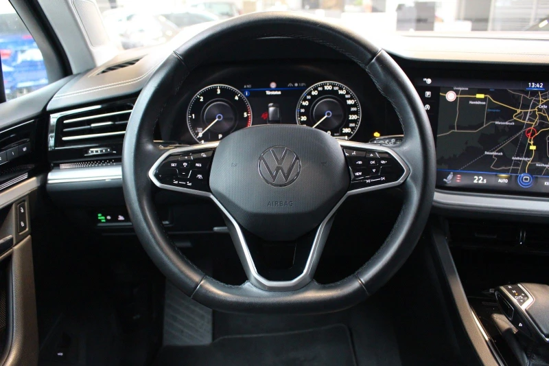 VW Touareg 3.0TDI/231HP/R-LINE/V6/4X4/VIRT/LED/NAVI/CAM/215v, снимка 7 - Автомобили и джипове - 49847673