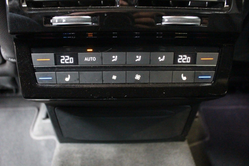 VW Touareg 3.0TDI/231HP/R-LINE/V6/4X4/VIRT/LED/NAVI/CAM/215v, снимка 15 - Автомобили и джипове - 49847673