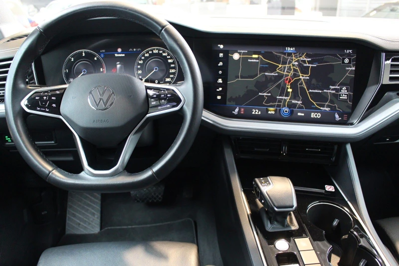 VW Touareg 3.0TDI/231HP/R-LINE/V6/4X4/VIRT/LED/NAVI/CAM/215v, снимка 8 - Автомобили и джипове - 49847673