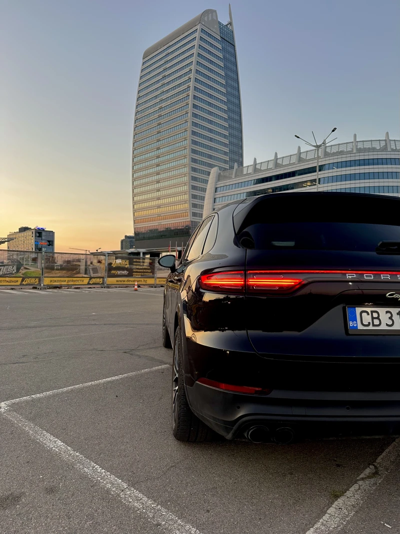 Porsche Cayenne E-Hybrid * Sport Chrono * LED Matrix , снимка 2 - Автомобили и джипове - 52669875