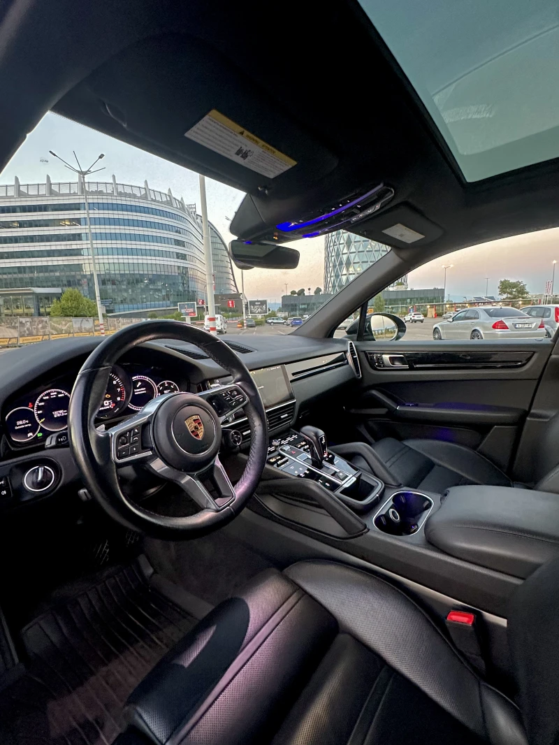 Porsche Cayenne E-Hybrid * Sport Chrono * LED Matrix , снимка 3 - Автомобили и джипове - 52669875