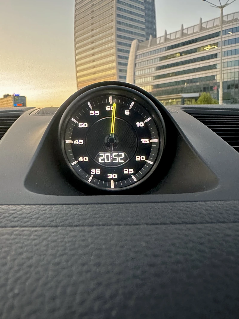 Porsche Cayenne E-Hybrid * Sport Chrono * LED Matrix , снимка 8 - Автомобили и джипове - 52669875