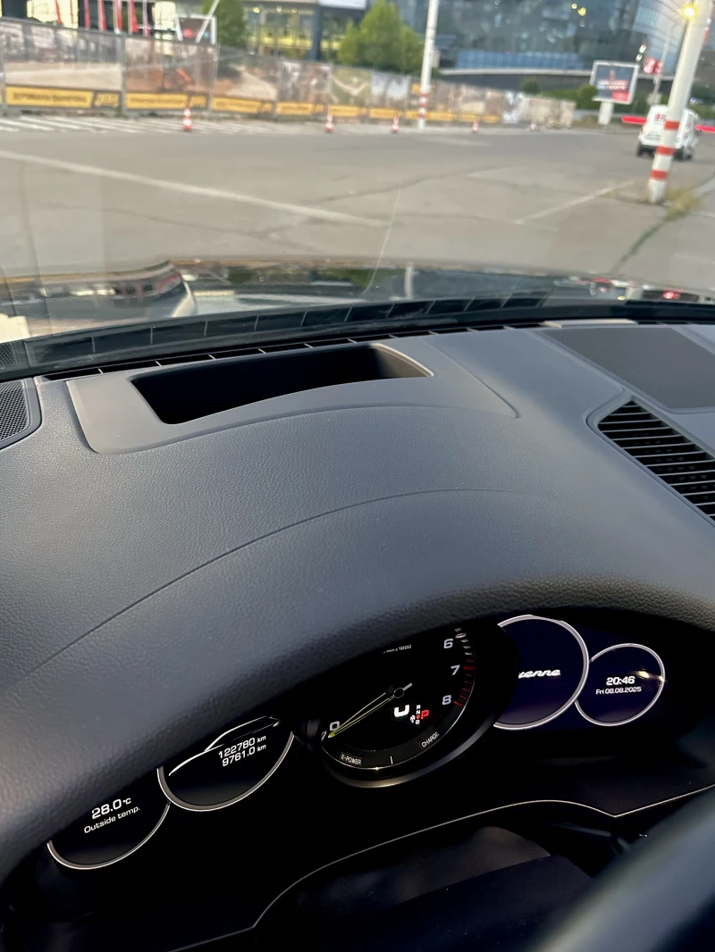 Porsche Cayenne E-Hybrid * Sport Chrono * LED Matrix , снимка 9 - Автомобили и джипове - 52669875
