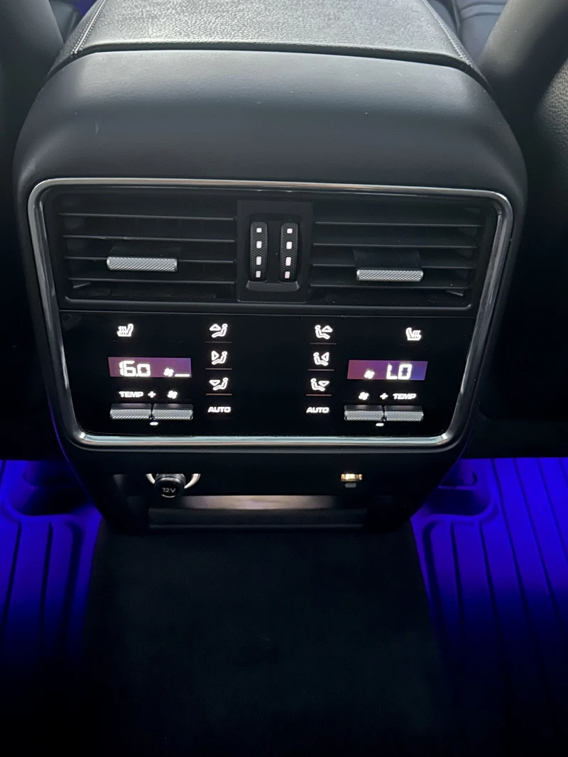 Porsche Cayenne E-Hybrid * Sport Chrono * LED Matrix , снимка 13 - Автомобили и джипове - 52669875