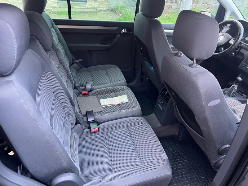 VW Touran 2.0 TDI, снимка 7 - Автомобили и джипове - 52552986