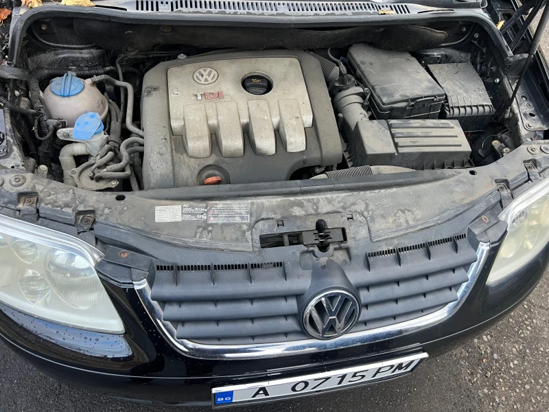 VW Touran 2.0 TDI, снимка 9 - Автомобили и джипове - 52552986