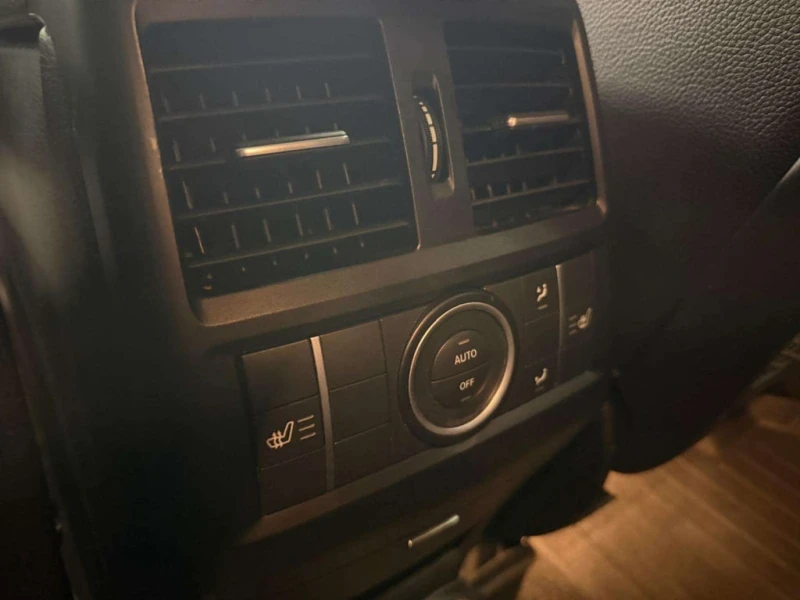 Mercedes-Benz ML 350  4 MATIC BluTEC * CARFAX * PANO* , снимка 11 - Автомобили и джипове - 53448440