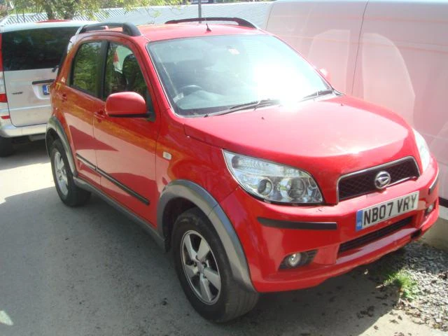 Daihatsu Terios 1.5 16V, снимка 2 - Автомобили и джипове - 46834081