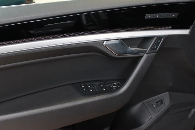 VW Touareg 3.0TDI/231HP/R-LINE/V6/4X4/VIRT/LED/NAVI/CAM/215v - 96799 лв. - 10027698 | Car24.bg