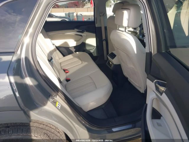 Audi Q8 E-TRON PREMIUM PLUS QUATTRO, снимка 11 - Автомобили и джипове - 53414428