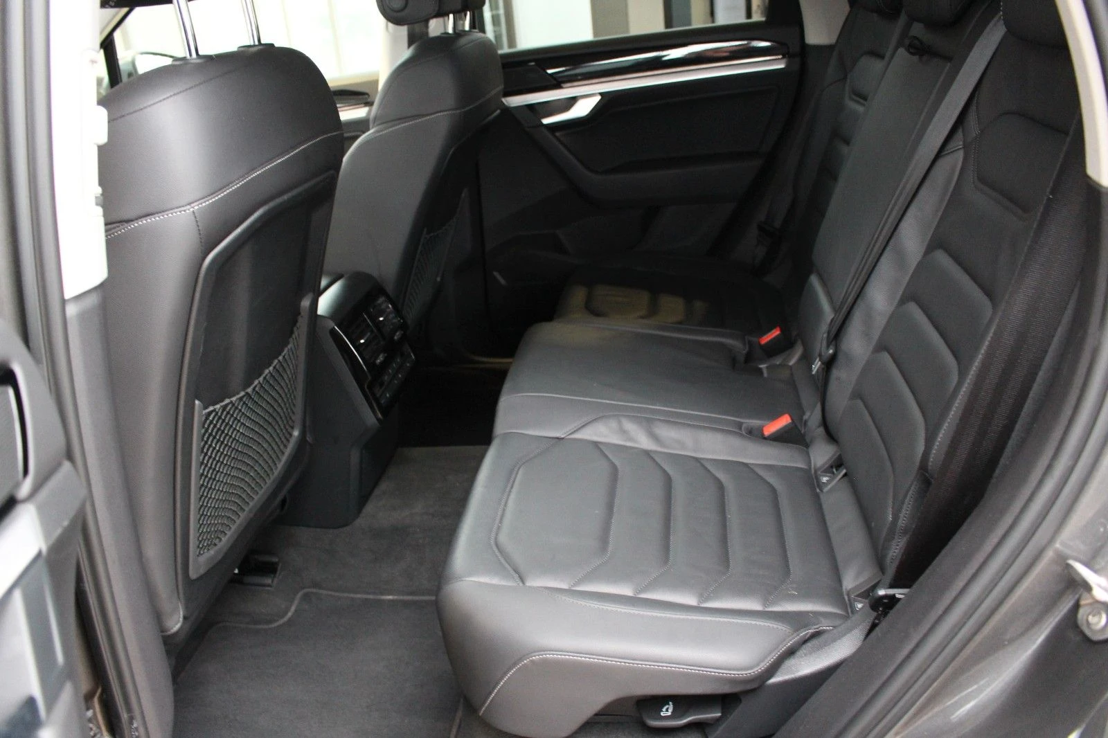 VW Touareg 3.0TDI/231HP/R-LINE/V6/4X4/VIRT/LED/NAVI/CAM/215v | Mobile.bg   13