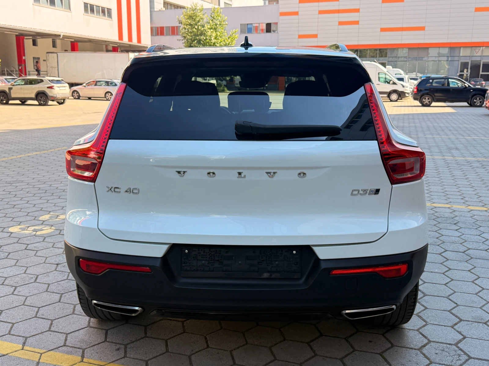 Volvo XC40 2.0D* AWD* R-DESIGN* , снимка 5 - Автомобили и джипове - 55044345