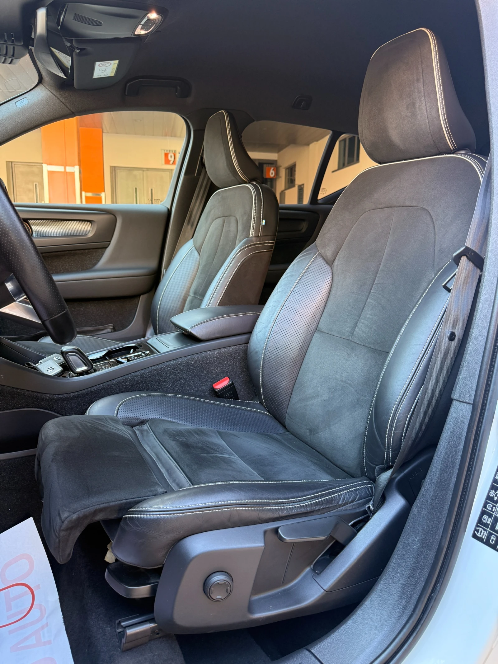 Volvo XC40 2.0D* AWD* R-DESIGN* , снимка 12 - Автомобили и джипове - 55044345