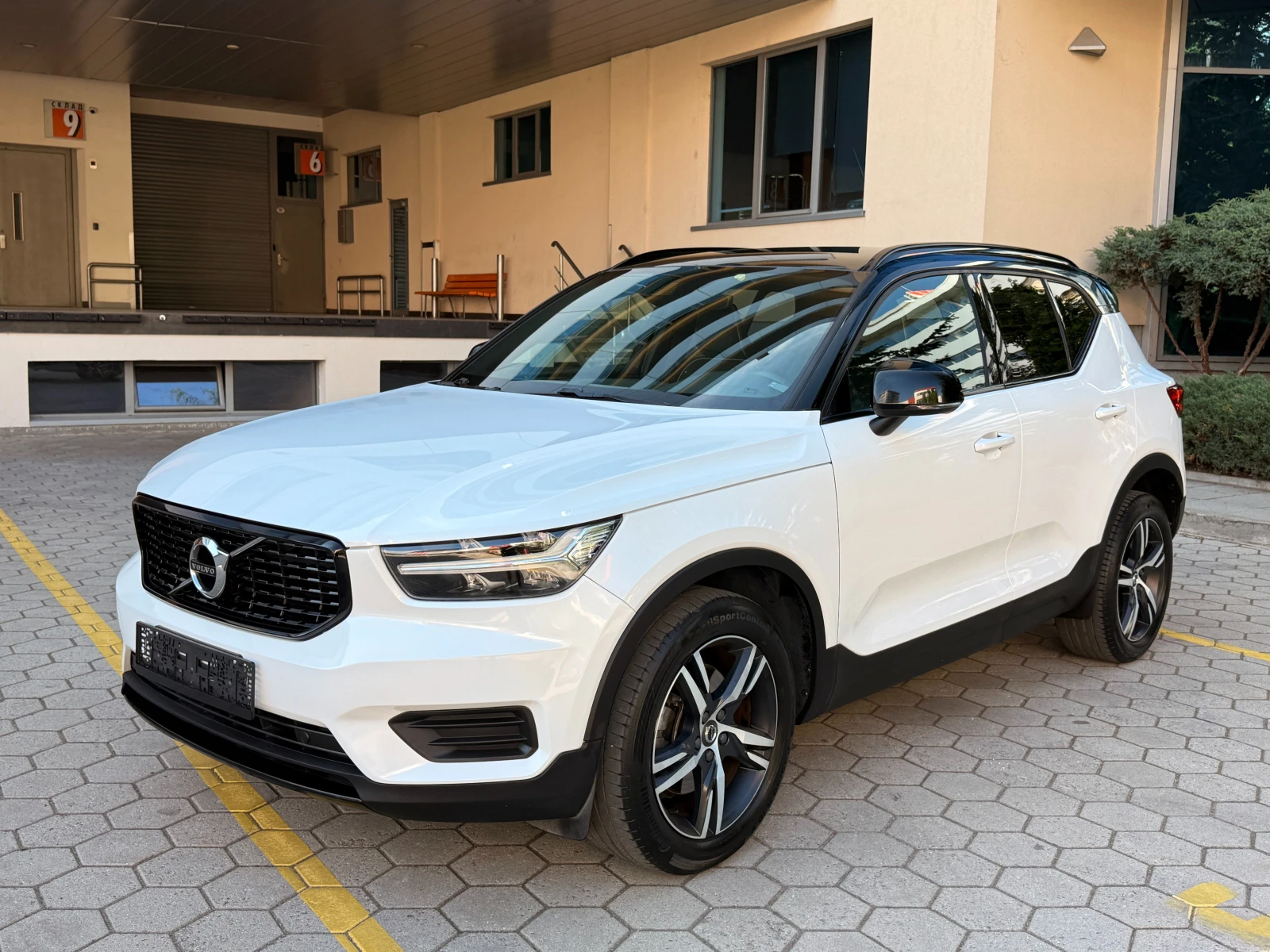 Volvo XC40 2.0D* AWD* R-DESIGN* 