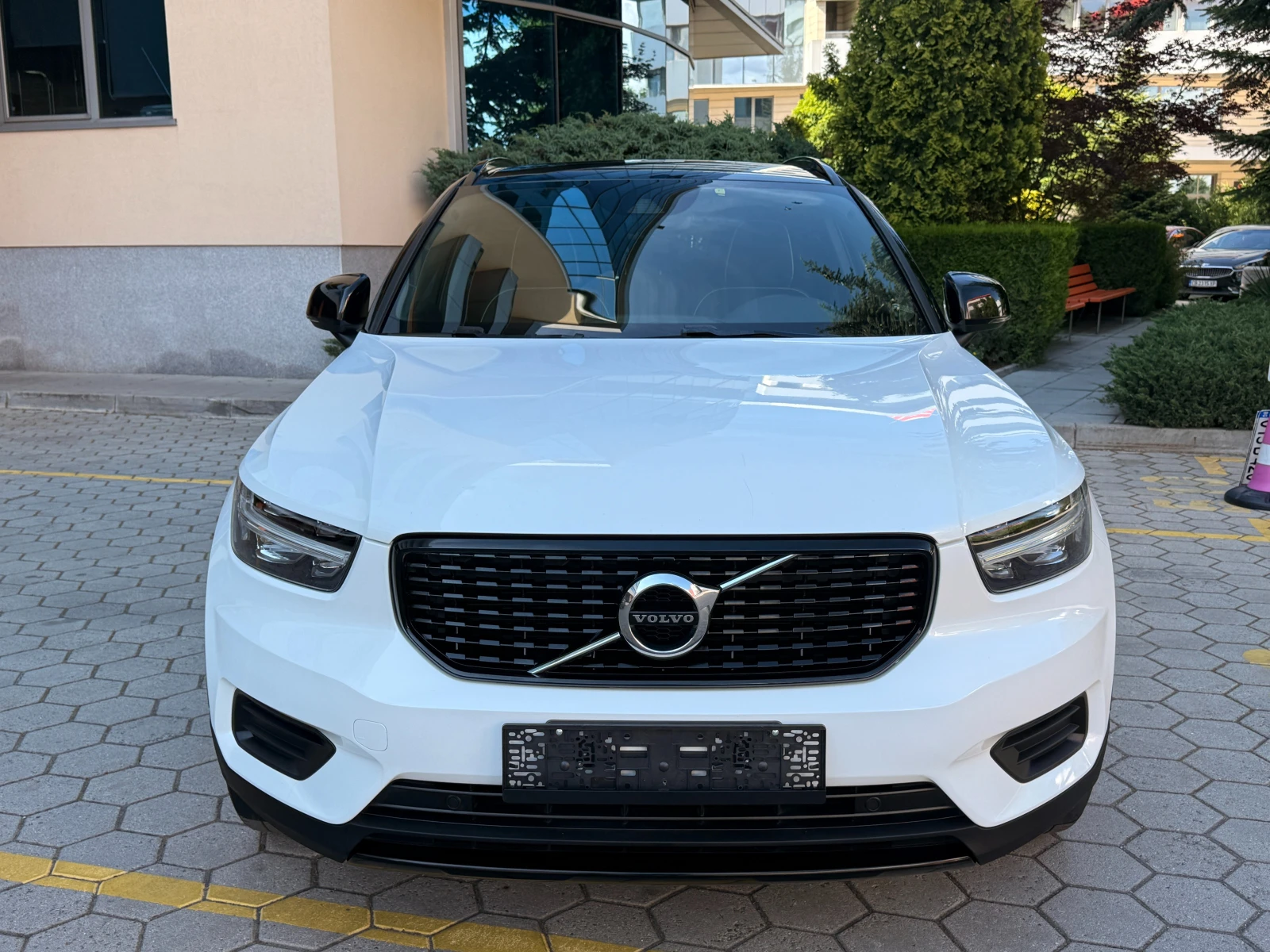 Volvo XC40 2.0D* AWD* R-DESIGN* , снимка 2 - Автомобили и джипове - 55044345