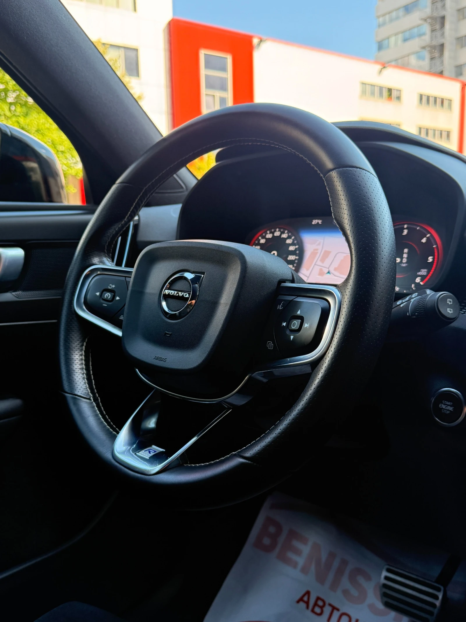 Volvo XC40 2.0D* AWD* R-DESIGN* , снимка 11 - Автомобили и джипове - 55044345
