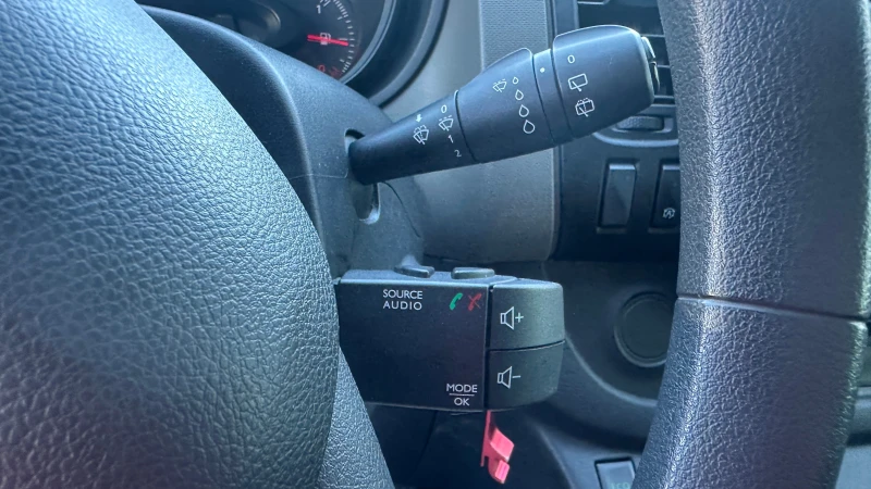 Renault Trafic 1.6 dCi Пътнически Дълга база Заден климатик ДДС, снимка 17 - Бусове и автобуси - 52238138