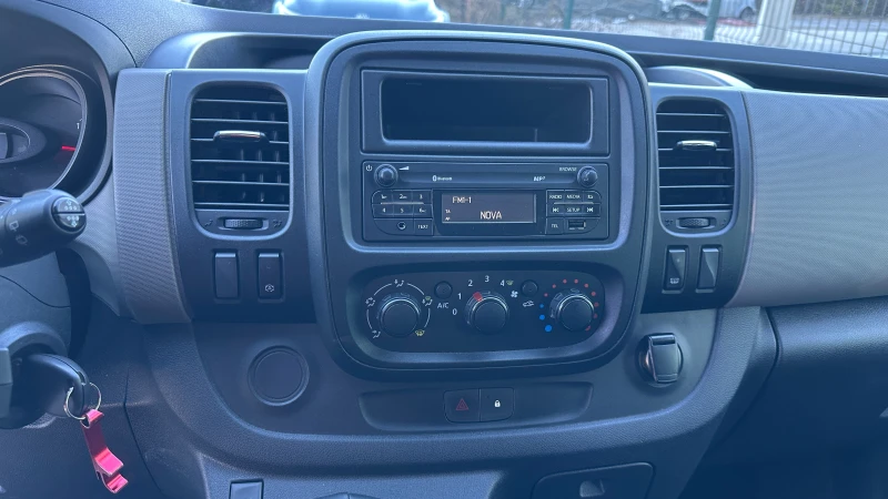 Renault Trafic 1.6 dCi Пътнически Дълга база Заден климатик ДДС, снимка 15 - Бусове и автобуси - 52238138