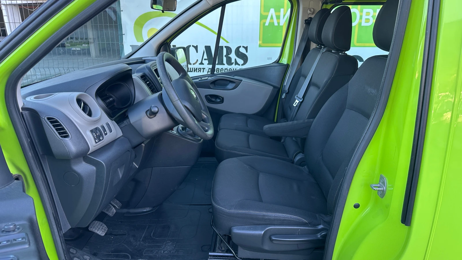 Renault Trafic 1.6 dCi Пътнически Дълга база Заден климатик ДДС - изображение 8