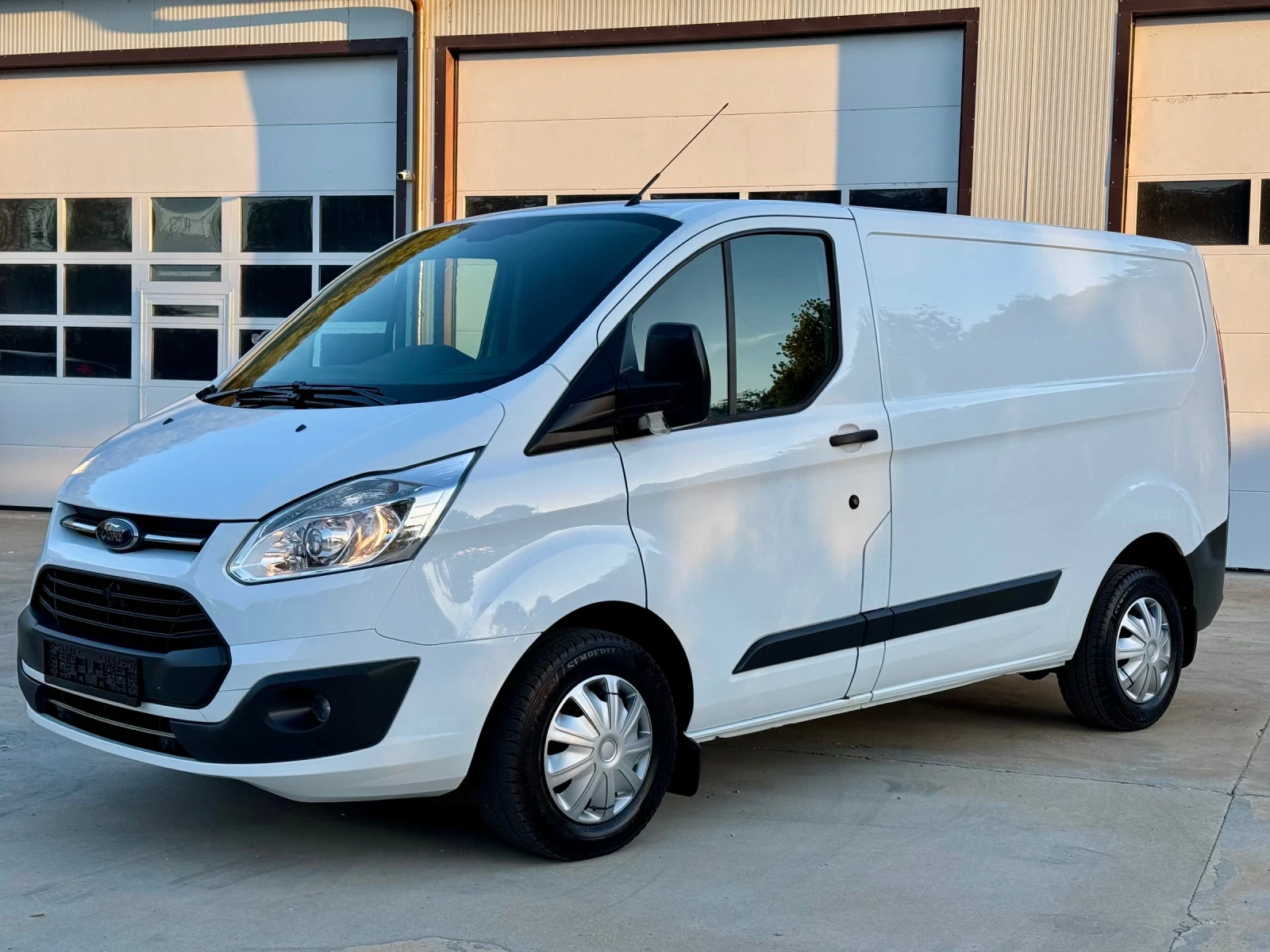 Ford Transit Custom * 2.0* 130ks* evro6* KLIMA* TOP* , снимка 3 - Бусове и автобуси - 55984753