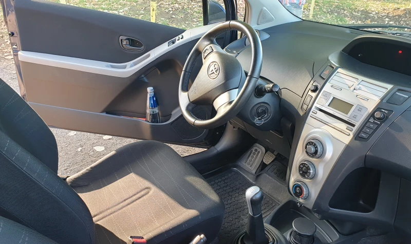 Toyota Yaris, снимка 8 - Автомобили и джипове - 47659594