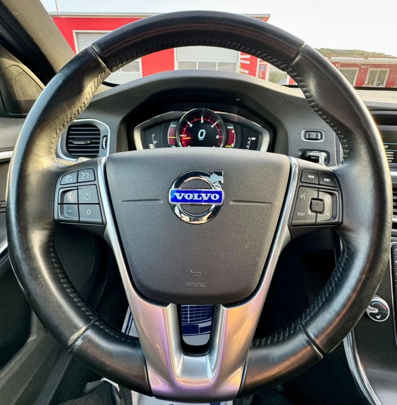 Volvo V60 Plug-in хибрид, 4Х4 , снимка 11 - Автомобили и джипове - 50041231