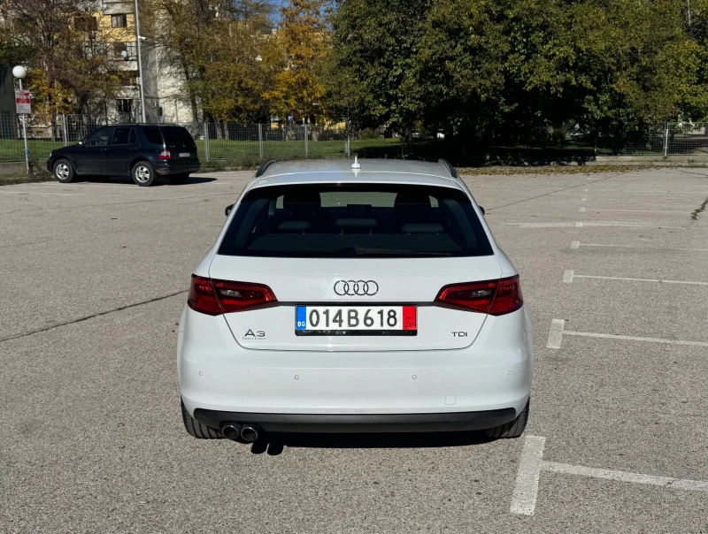 Audi A3 2, 0Tdi Автомат, снимка 3 - Автомобили и джипове - 52478112