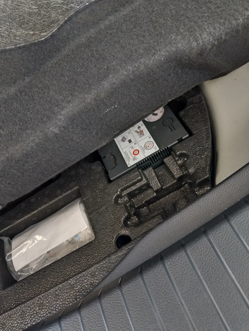 VW Touran 2, 0 TDI 116 PS, снимка 11 - Автомобили и джипове - 52454884