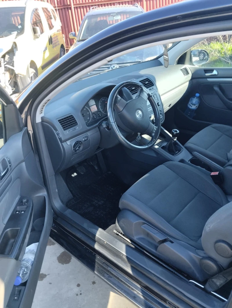 VW Golf 2004, снимка 3 - Автомобили и джипове - 52775567