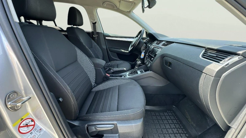 Skoda Octavia 1.5 TSI, снимка 12 - Автомобили и джипове - 53268392