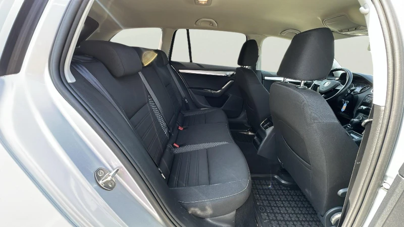 Skoda Octavia 1.5 TSI, снимка 13 - Автомобили и джипове - 53268392