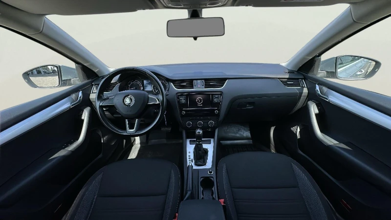 Skoda Octavia 1.5 TSI, снимка 10 - Автомобили и джипове - 53268392
