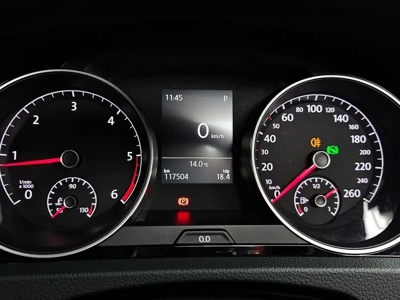 VW Golf 2.0 TDI, снимка 8 - Автомобили и джипове - 54300719