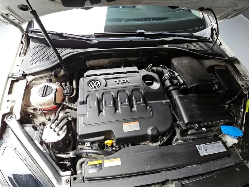 VW Golf 2.0 TDI, снимка 6 - Автомобили и джипове - 54300719