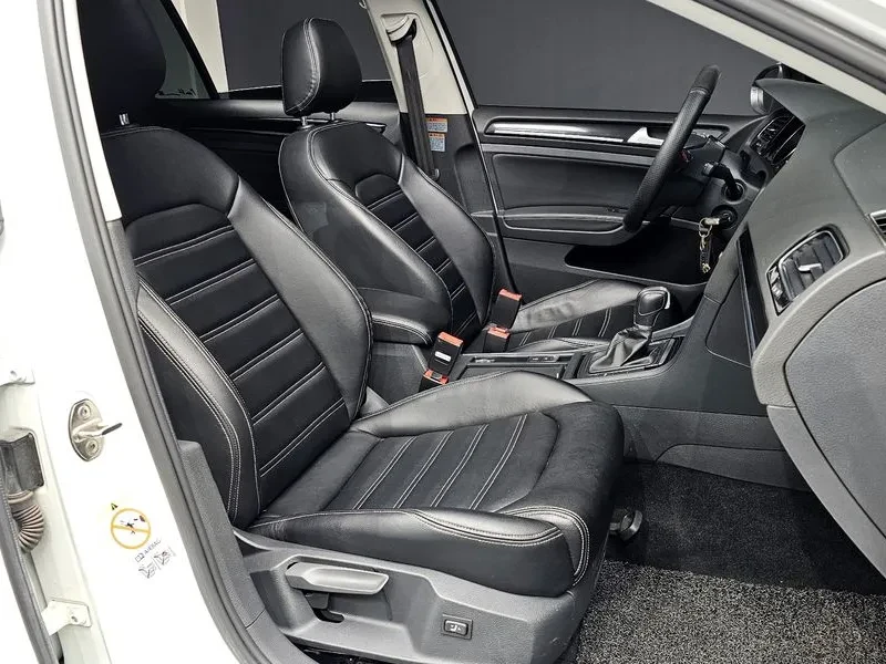 VW Golf 2.0 TDI, снимка 10 - Автомобили и джипове - 54300719