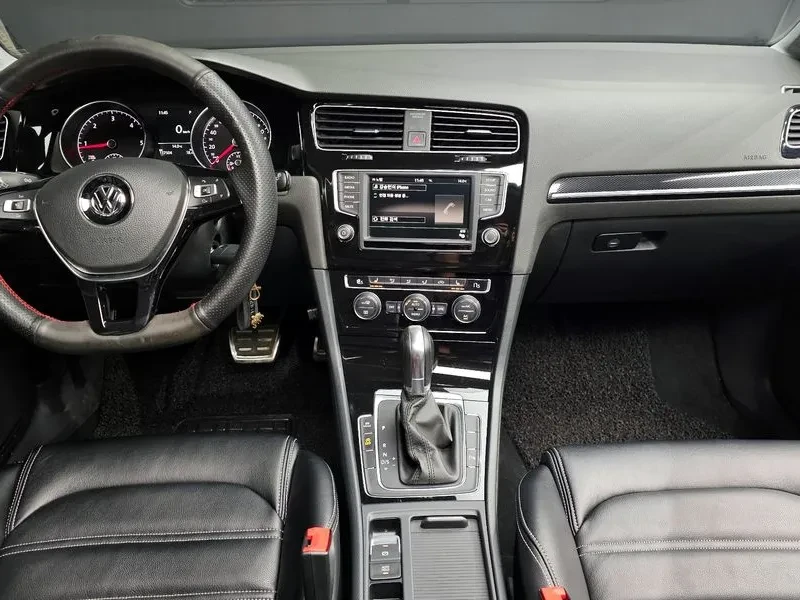 VW Golf 2.0 TDI, снимка 7 - Автомобили и джипове - 54300719