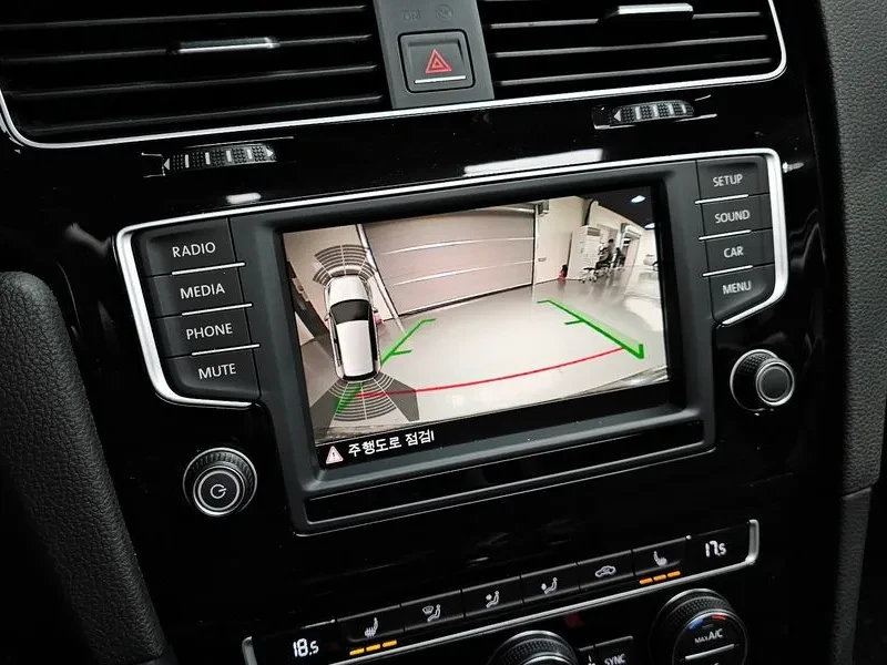 VW Golf 2.0 TDI, снимка 17 - Автомобили и джипове - 54300719