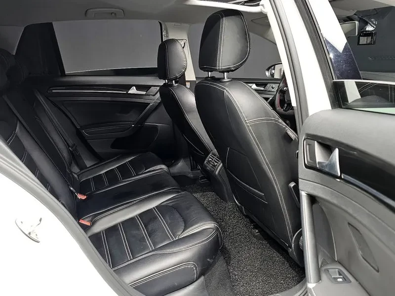 VW Golf 2.0 TDI, снимка 11 - Автомобили и джипове - 54300719