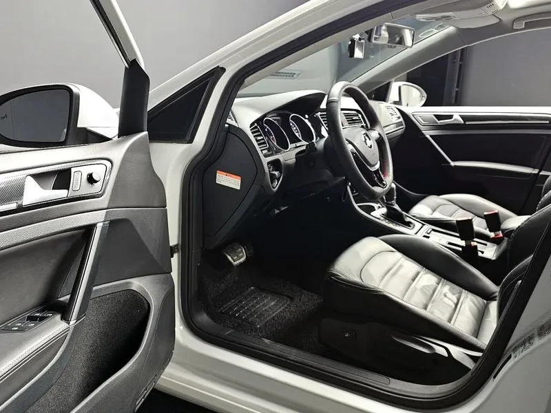 VW Golf 2.0 TDI, снимка 12 - Автомобили и джипове - 54300719