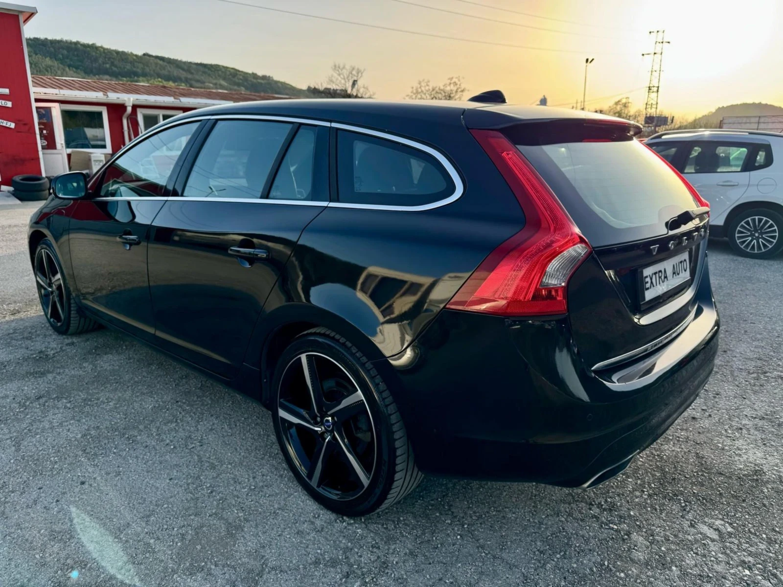 Volvo V60 Plug-in хибрид, 4Х4  - изображение 2